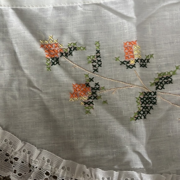 Vintage Apron with Cross stitch - Picture 5 of 5